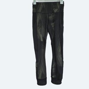 Lululemon Fresh Mesh Run Crop Wind Chill Fatigue Green Black Black capri